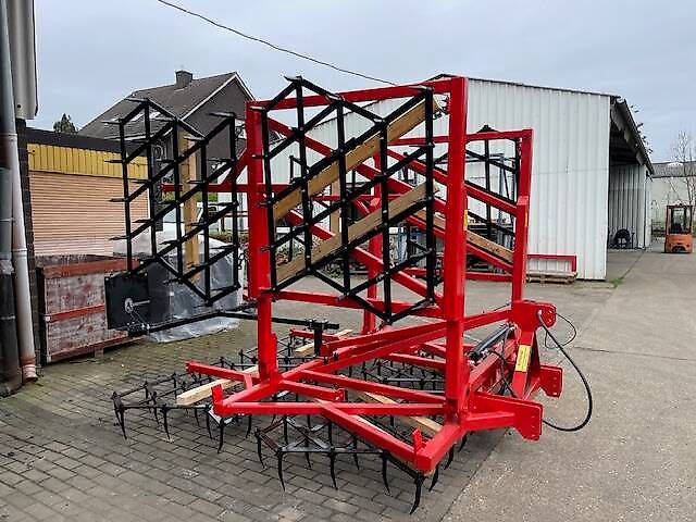 BM Maschinenbau Ackeregge / Egge 5,6m 2-reihig mit Holzauflage und Beleuchtung