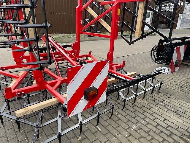 BM Maschinenbau Ackeregge / Egge 5,6m 2-reihig mit Holzauflage und Beleuchtung