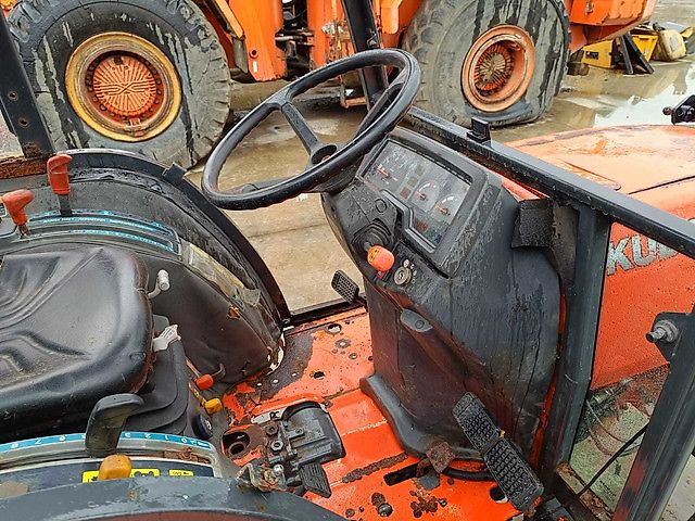 Kubota STV40