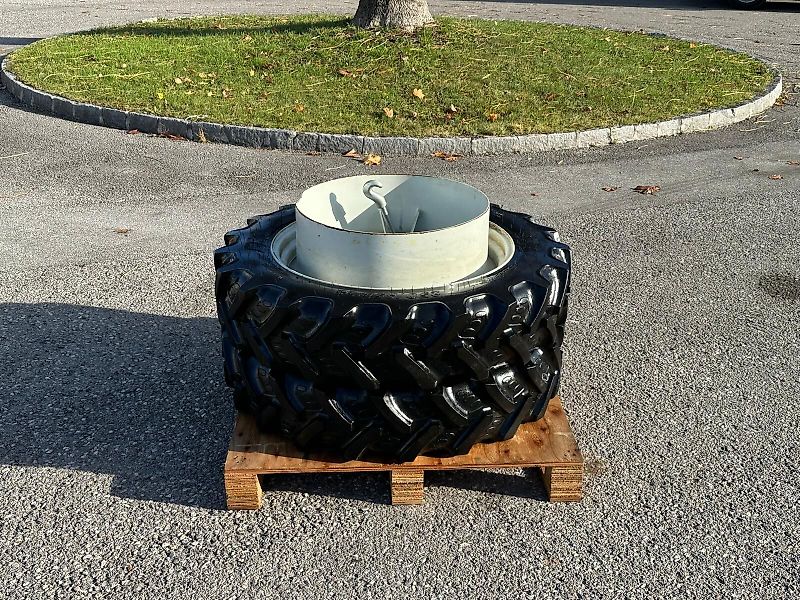 BKT Trinker Zwillingsräder 250/85R28