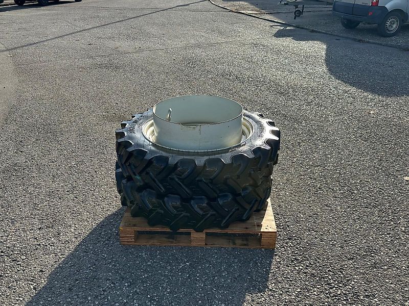 BKT Trinker Zwillingsräder 250/85R28