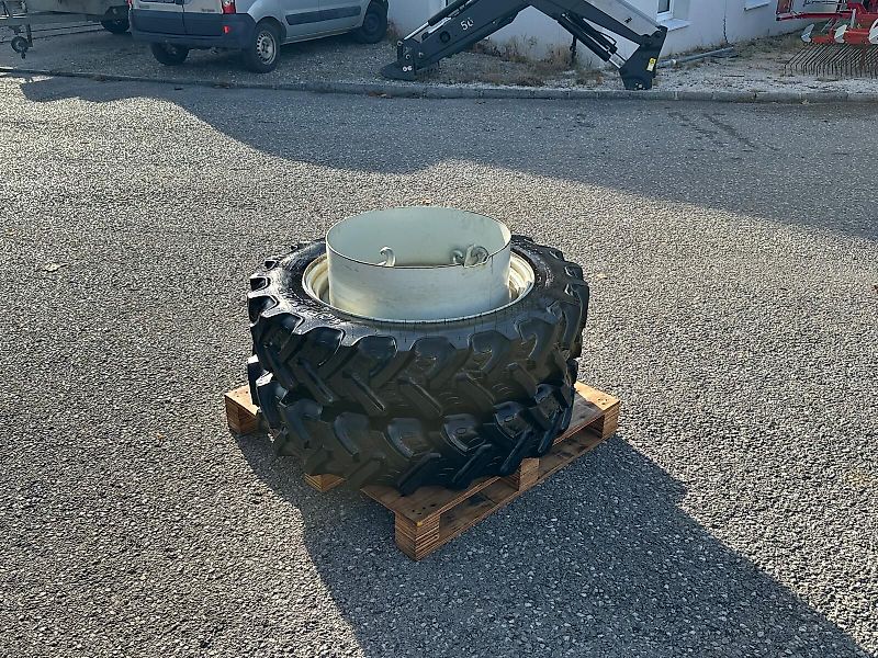 BKT Trinker Zwillingsräder 250/85R28