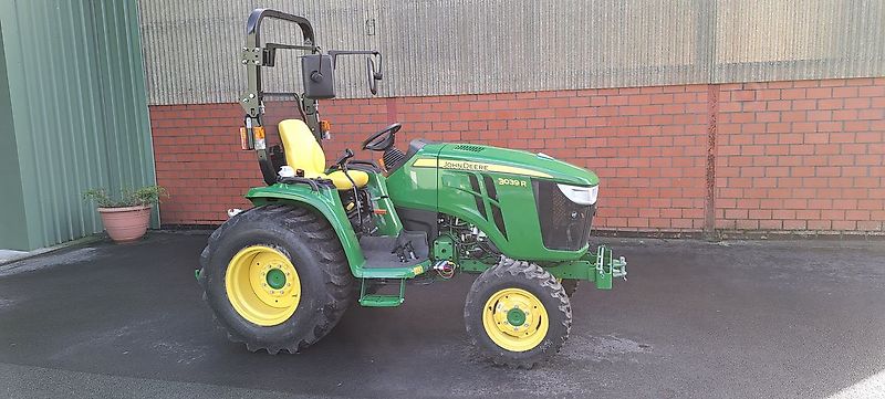 John Deere 3039R