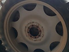 Alliance Pflegeräder 13.6R-48 ca.40% hinten und 11,2R-36 vorn 20%