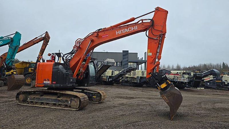 Hitachi ZX 225USLC-6