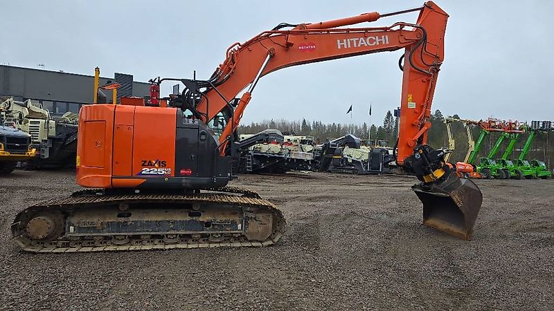 Hitachi ZX 225USLC-6