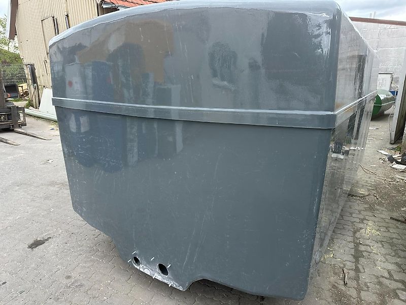 polyGLAS 10000 ltr Koffertank