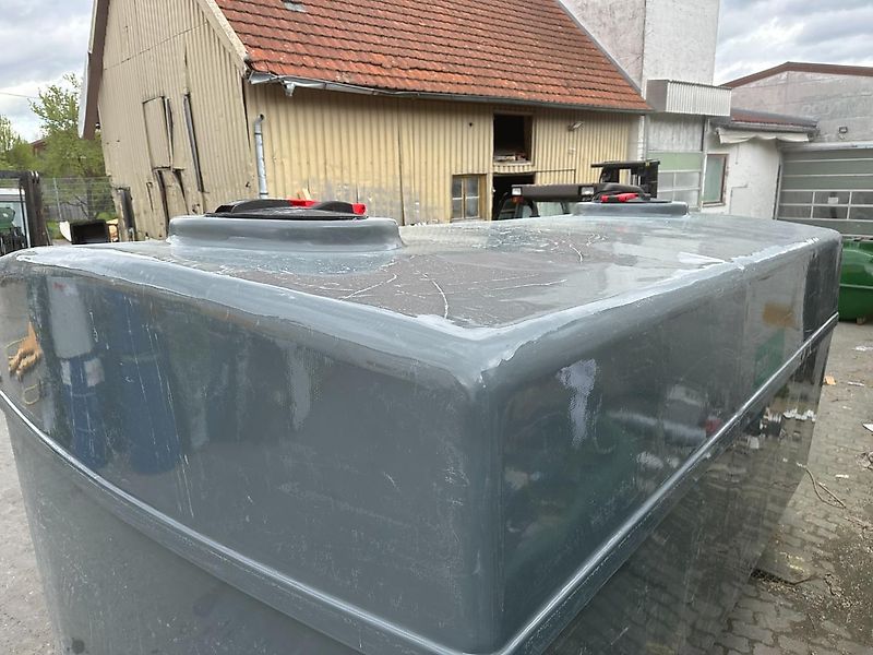 polyGLAS 10000 ltr Koffertank
