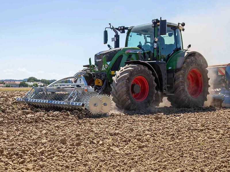 Fliegl Profiwalze 3,0m Frontpacker Lenkbock