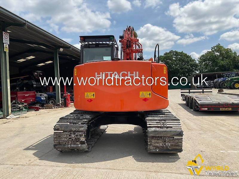 Hitachi ZX135 US-3