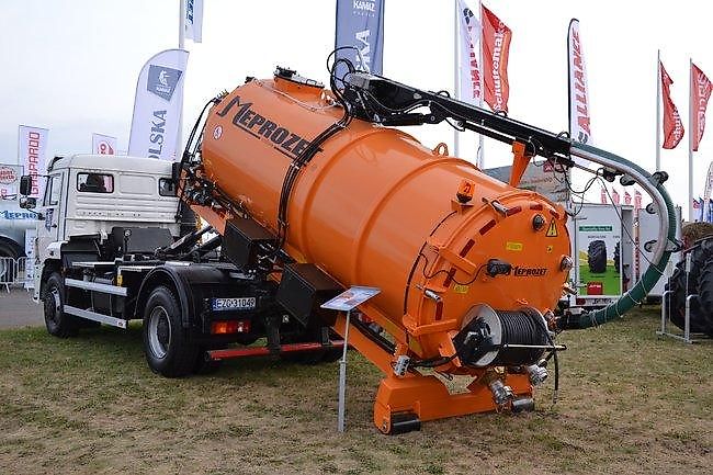 Meprozet Multilift Hakenlift-Güllefass 14000l Agritechnica
