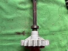 Kverneland Accord Rührwelle Micro RD 15x303,3 (489118) mit Kupplungsrad Z19 (489807) und Stellrad Z14 (489823)