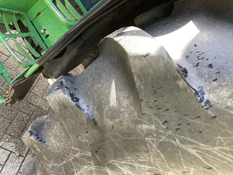 John Deere 6R195 TRAKTOR