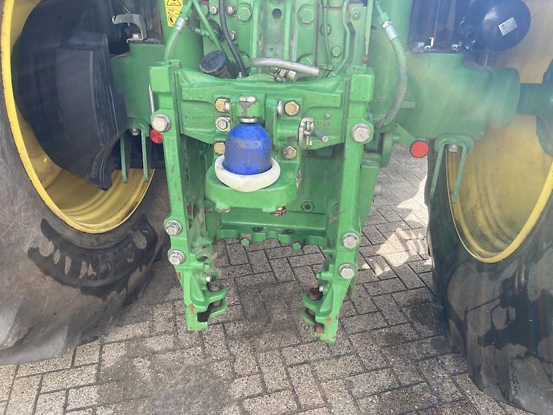 John Deere 6R195 TRAKTOR