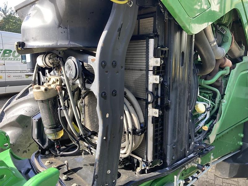 John Deere 6R195 TRAKTOR