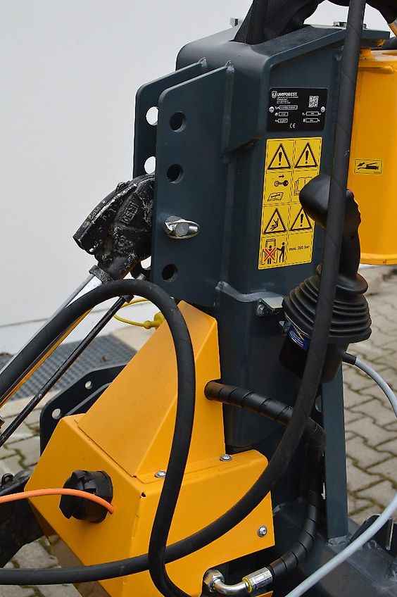 Uniforest Uniforest Scorpion Premium 3 Joy Rückezange mit Funkseilwinde