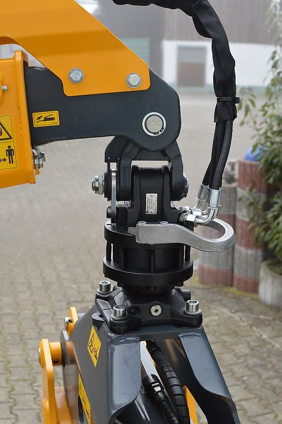 Uniforest Uniforest Scorpion Premium 3 Joy Rückezange mit Funkseilwinde