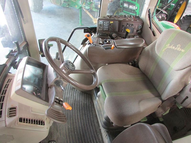 John Deere 6820