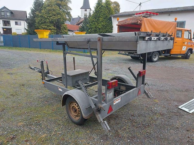 Nissen Verkehrsleittafel Verkehrsleitanhänger Verkehrssicherung