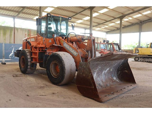 Doosan DL300