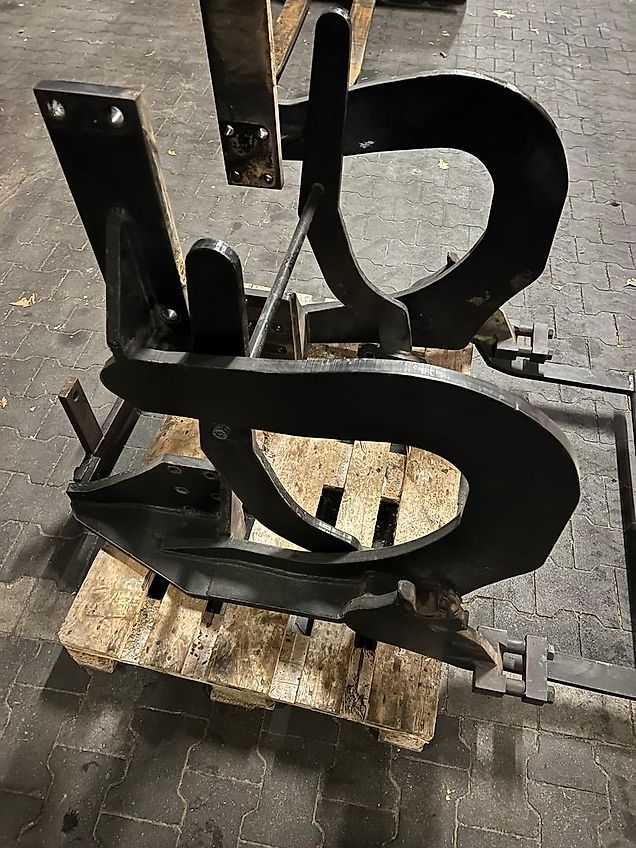 Frost Anbaukonsolen für CASE IH MAXXUM 5120