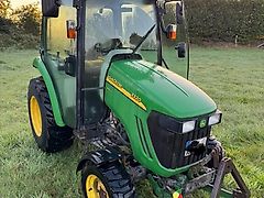 John Deere 3320