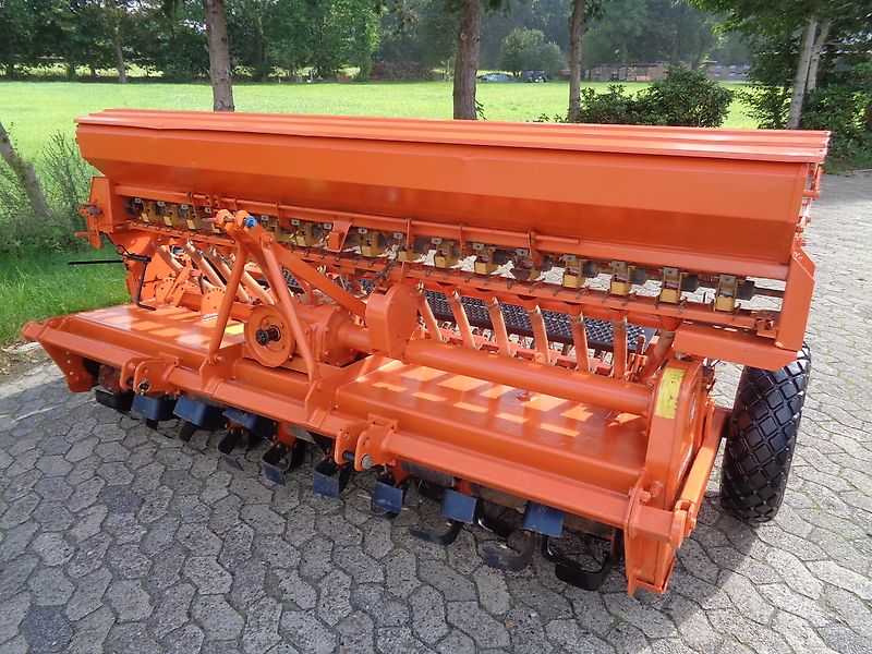 Howard Howard Sämavator 235 cm Arbeitsbreite in Topzustand Frässmesser 100 Prozent mit Pakerwalze ideal zur Direktsaat in Grünland & Ackerland mit Breitsaatausläufen bzw. engen Saatrillen