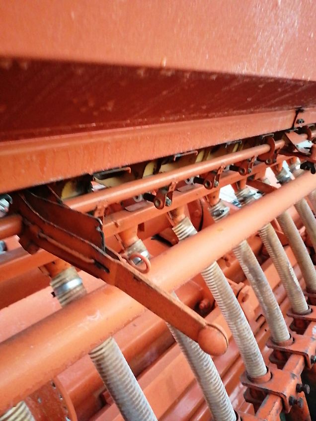 Howard Howard Sämavator 235 cm Arbeitsbreite in Topzustand Frässmesser 100 Prozent mit Pakerwalze ideal zur Direktsaat in Grünland & Ackerland mit Breitsaatausläufen bzw. engen Saatrillen