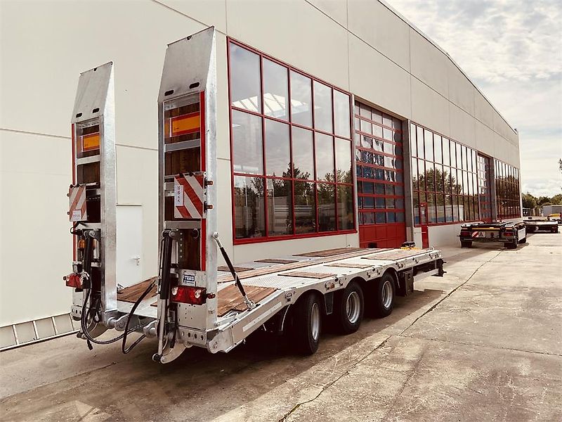 Möslein TT 31 31 t Tridem- Tieflader 3 Achs, 8 m Ladefläc