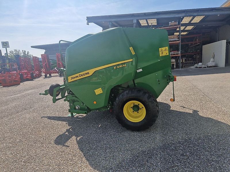John Deere F441M