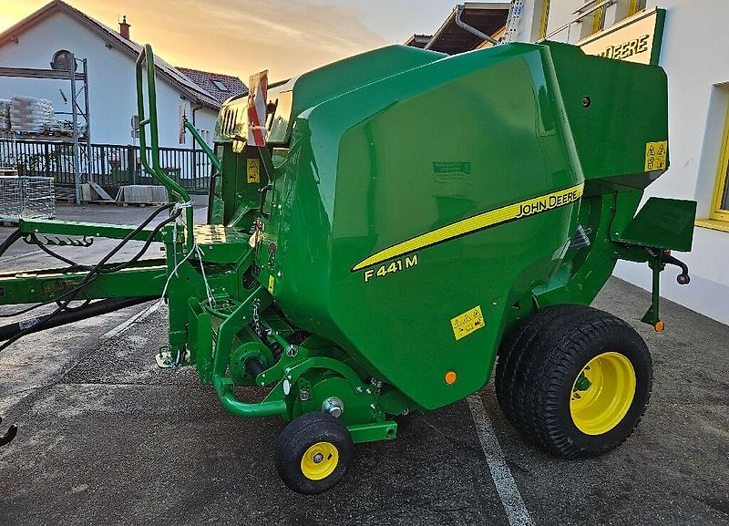 John Deere F441 M