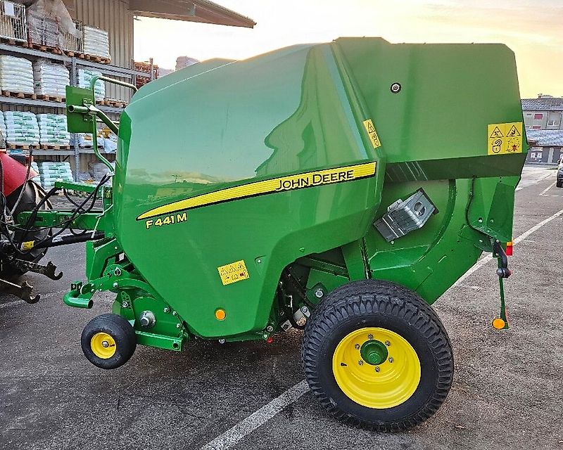 John Deere F441 M