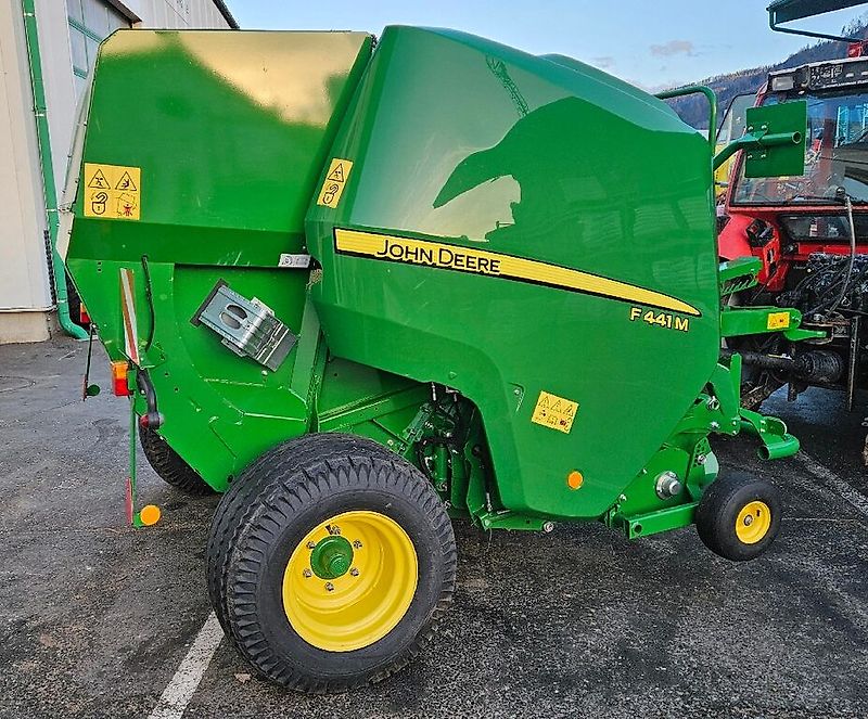 John Deere F441 M