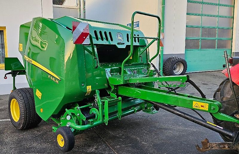 John Deere F441 M