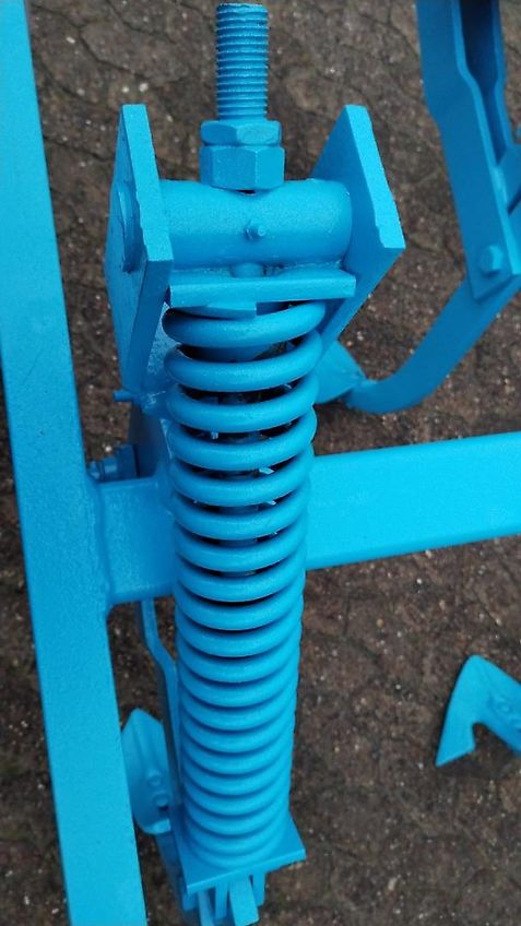 Lemken Lemken Grubber 220cm Nonstop Fremdkörpersicherung an 9 Grubberstilen Rahmenhöhe 70cm Ideal zur Tannenbaumrodung Fremdkörpersicherung über Federpaket über Gewindestange einstellbar