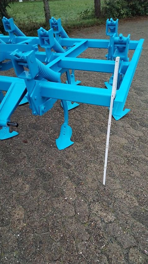 Lemken Lemken Grubber 220cm Nonstop Fremdkörpersicherung an 9 Grubberstilen Rahmenhöhe 70cm Ideal zur Tannenbaumrodung Fremdkörpersicherung über Federpaket über Gewindestange einstellbar