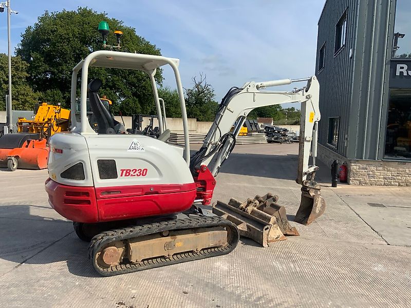 Takeuchi TB230 Digger (ST23665)