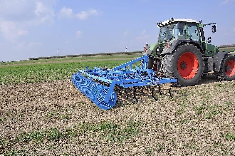 Namyslo Saatbeetbereitung / Seedbed cultivator / Combiné de préparation / Argegat para cultivo poco profundo / Argegat do płytkiej uprawy Organic 5 m