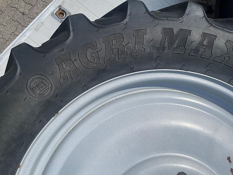 BKT 340/85-48 und 320/85-32