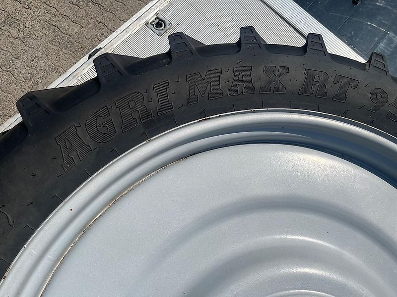 BKT 340/85-48 und 320/85-32