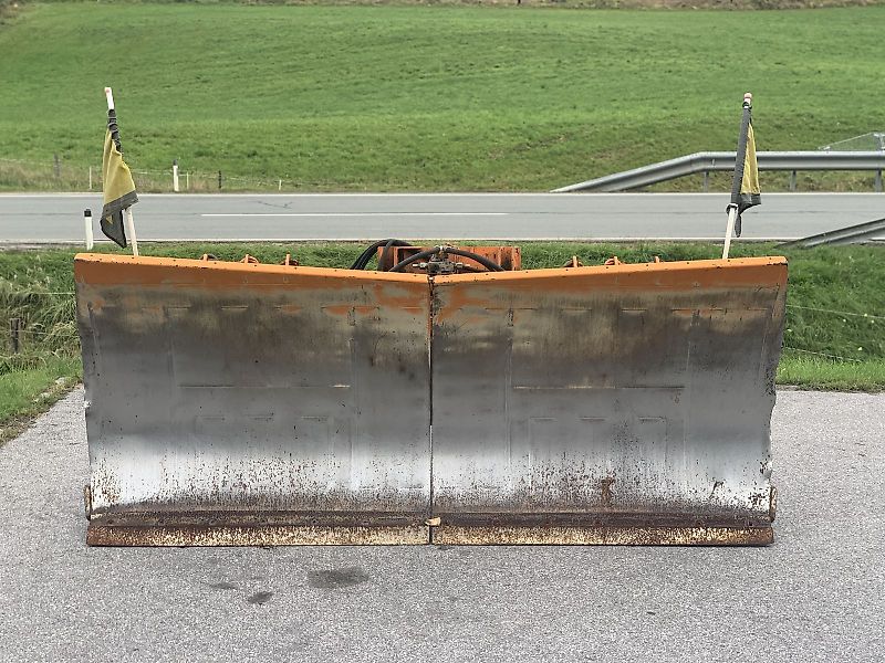 Hauer Schneepflug SRS 2600
