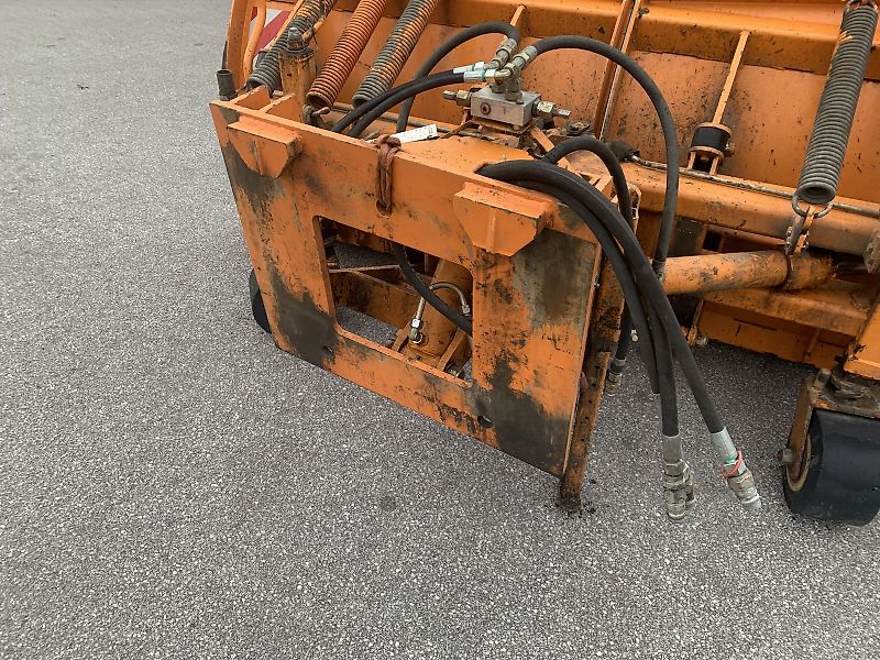 Hauer Schneepflug SRS 2600