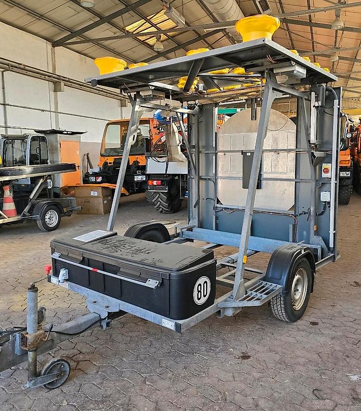 Nissen FAT LED Absperrtafel VZ616 Verkehrssicherungsanhänger Arbis Verkehrsleittafel Verkehrsleitanhänger Horizont GPS