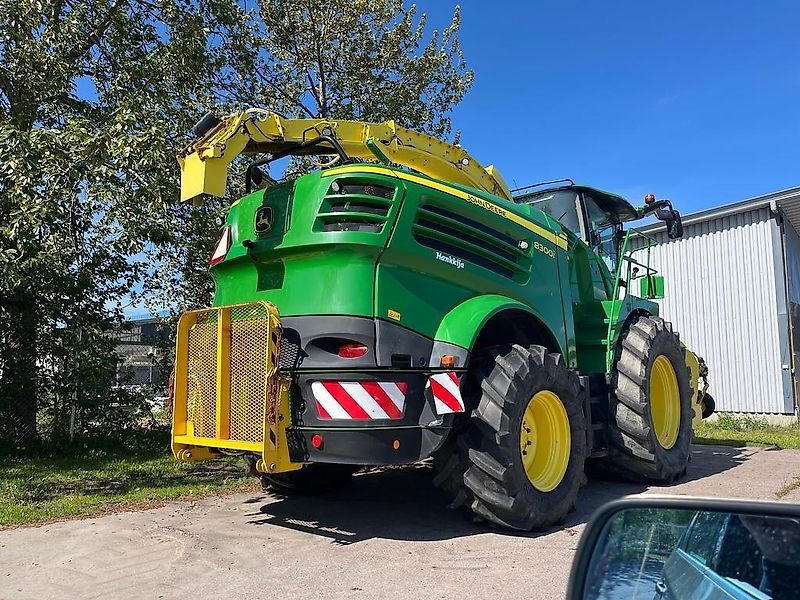 John Deere 8300