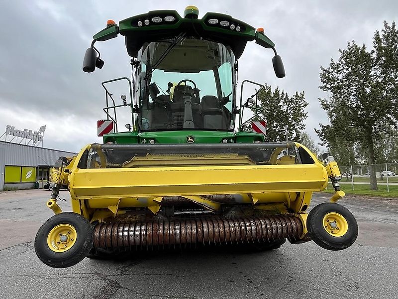 John Deere 8300