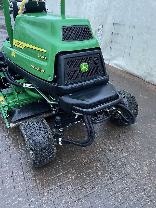 John Deere 9009A