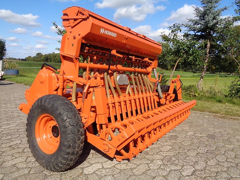Howard Nachsaatgerät Howard Sämavator 235 cm Arbeitsbreite in Topzustand Frässmesser 54 mit Pakerwalze idea