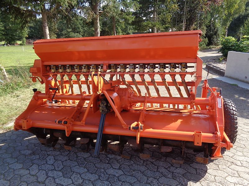 Howard Nachsaatgerät Howard Sämavator 235 cm Arbeitsbreite in Topzustand Frässmesser 54 mit Pakerwalze idea