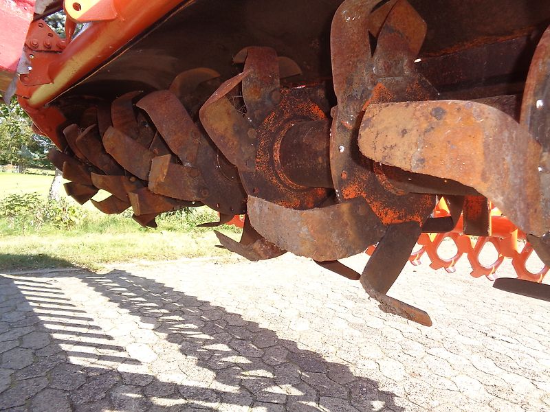 Howard Nachsaatgerät Howard Sämavator 235 cm Arbeitsbreite in Topzustand Frässmesser 54 mit Pakerwalze idea