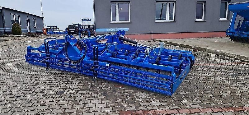 Namyslo Saatbettbereitung / Seedbed cultivator / Combiné de préparation / Agregat uprawowy Milan 5 m